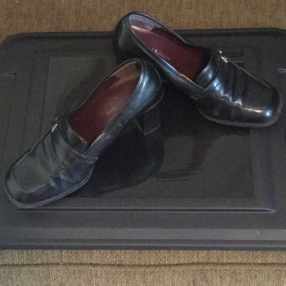 Shoes - Picture 2 of 4